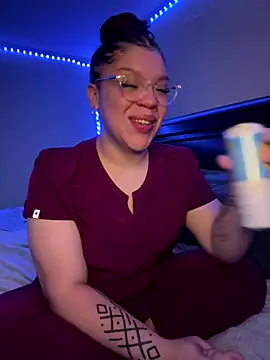 QueenNuttCollector online show from 20, 12, 2025