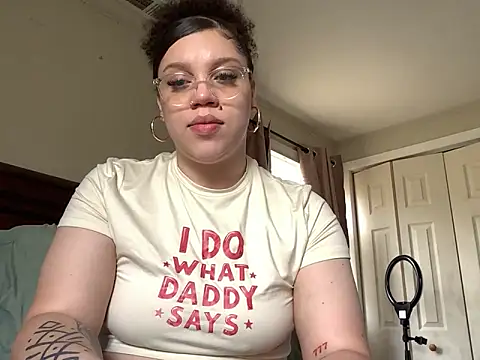 QueenNuttCollector online show from 20, 4, 2026