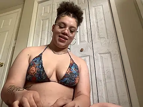 QueenNuttCollector online show from 26, 4, 2026