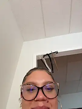 Snapshot of QueenNuttCollector chatting on 17, 6, 2026 QueenNuttCollector online show from 17, 6, 2026
