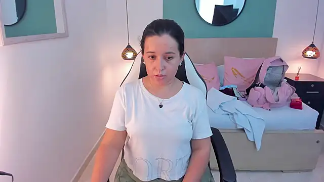 izaro22 online show from 6, 12, 2024