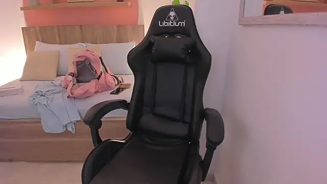 izaro22 online show from 14, 3, 2025