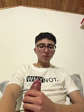 Snapshot of CamiRojas_boy chatting on 16, 1, 2026 CamiRojas boy online show from 16, 1, 2026