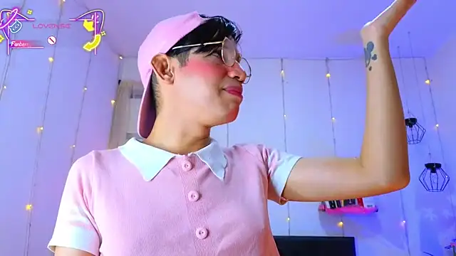 Ariel Femboy  online show from 18, 1, 2026