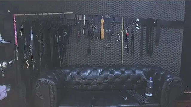 Snapshot of kimberly_swan chatting on 11, 3, 2025 kimberly swan online show from 11, 3, 2025