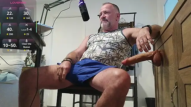 Snapshot of DaddybearVLC chatting on 1, 4, 2026 DaddybearVLC online show from 1, 4, 2026