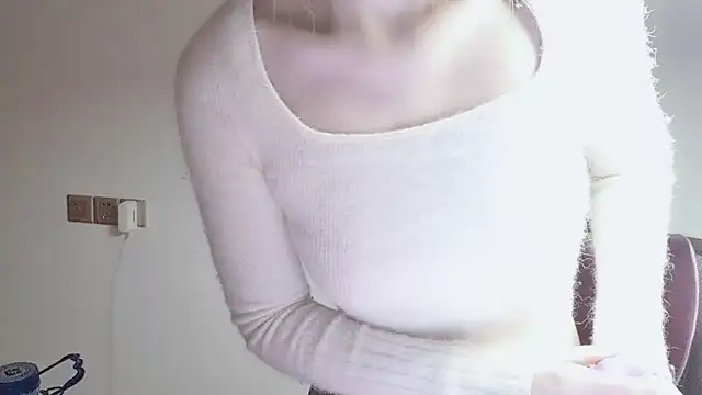 VaerySaenz online show from 8, 3, 2025