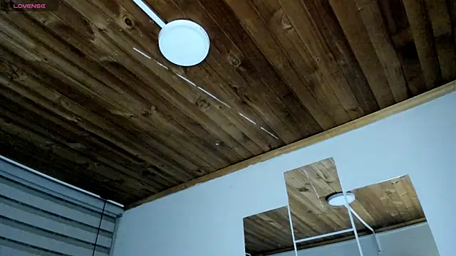 natasha logan  online show from 23, 9, 2025