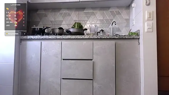 mini kunis online show from 10, 12, 2024