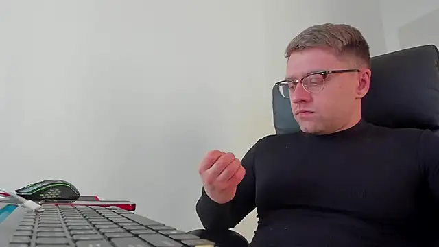 Snapshot of Findom_guy chatting on 20, 3, 2025 Findom guy online show from 20, 3, 2025