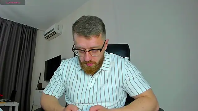 Findom guy online show from 29, 3, 2026