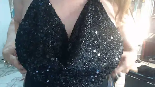 Snapshot of KarimaSarabe chatting on 11, 11, 2025 KarimaSarabe online show from 11, 11, 2025