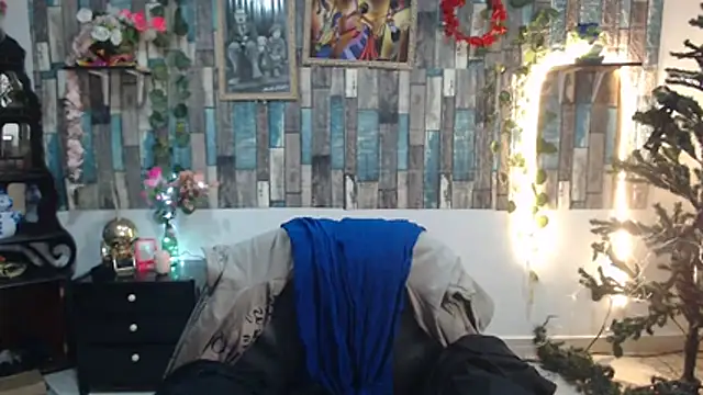 Snapshot of KarimaSarabe chatting on 1, 12, 2025 KarimaSarabe online show from 1, 12, 2025