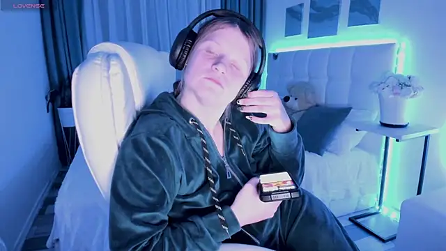 Kathlyn  Heath online show from 13, 2, 2025