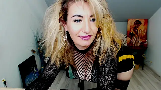 Cassandra Hotty online show from 28, 2, 2025