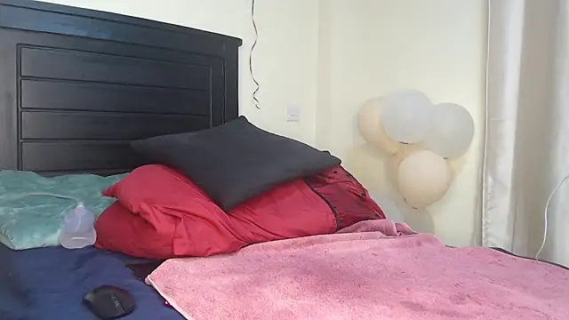 NIKKIE LOVE online show from 13, 2, 2025