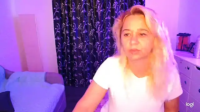 freyyamore1 online show from 25, 6, 2026