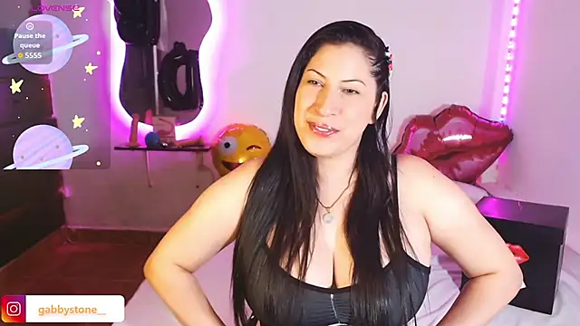 Gabby stone  online show from 23, 12, 2025