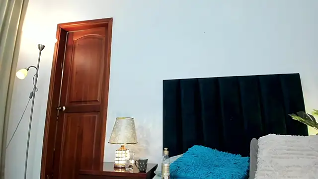 Snapshot of Nina_Cavaali chatting on 19, 12, 2024 Nina Cavaali online show from 19, 12, 2024