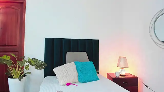 Snapshot of Nina_Cavaali chatting on 29, 12, 2024 Nina Cavaali online show from 29, 12, 2024