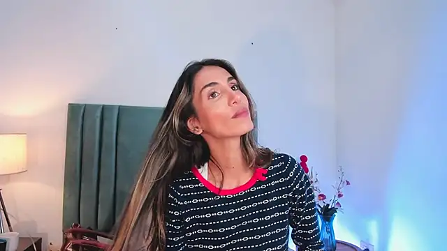 Snapshot of Nina_Cavaali chatting on 30, 12, 2024 Nina Cavaali online show from 30, 12, 2024