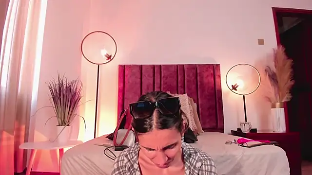 Snapshot of Nina_Cavaali chatting on 18, 1, 2025 Nina Cavaali online show from 18, 1, 2025