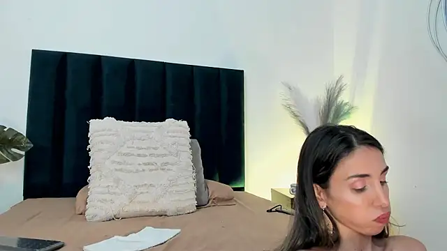 Snapshot of Nina_Cavaali chatting on 28, 1, 2025 Nina Cavaali online show from 28, 1, 2025