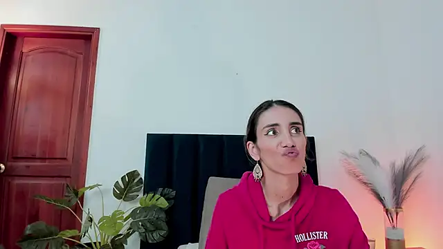 Snapshot of Nina_Cavaali chatting on 7, 3, 2025 Nina Cavaali online show from 7, 3, 2025