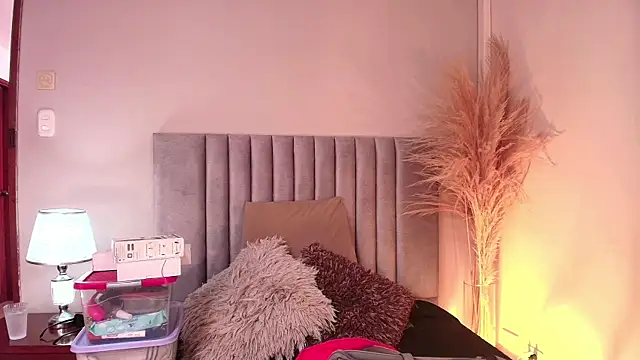 Snapshot of Nina_Cavaali chatting on 19, 9, 2025 Nina Cavaali online show from 19, 9, 2025