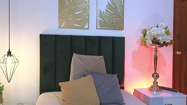 Snapshot of Nina_Cavaali chatting on 29, 9, 2025 Nina Cavaali online show from 29, 9, 2025