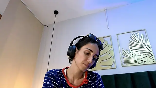 Snapshot of Nina_Cavaali chatting on 22, 10, 2025 Nina Cavaali online show from 22, 10, 2025