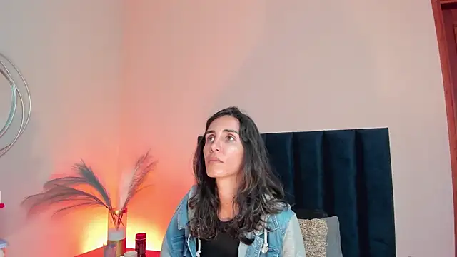 Snapshot of Nina_Cavaali chatting on 24, 10, 2025 Nina Cavaali online show from 24, 10, 2025