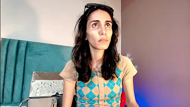 Snapshot of Nina_Cavaali chatting on 28, 10, 2025 Nina Cavaali online show from 28, 10, 2025