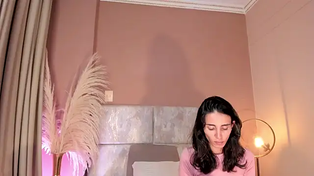 Snapshot of Nina_Cavaali chatting on 4, 11, 2025 Nina Cavaali online show from 4, 11, 2025