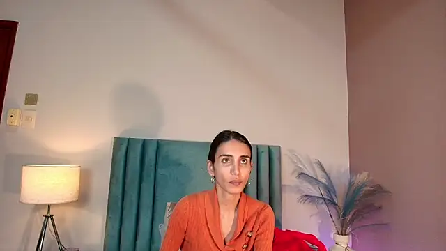 Snapshot of Nina_Cavaali chatting on 6, 11, 2025 Nina Cavaali online show from 6, 11, 2025