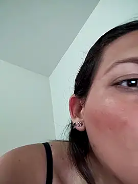 Mia Hampton online show from 28, 2, 2025