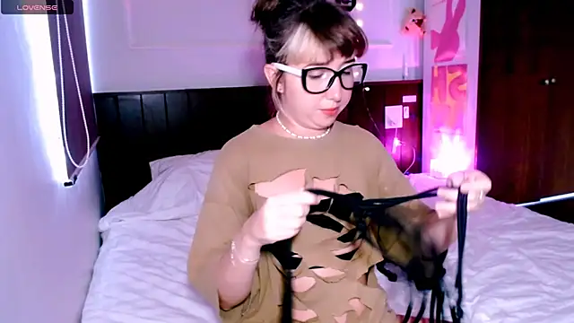 Cosmo Riri online show from 28, 9, 2025