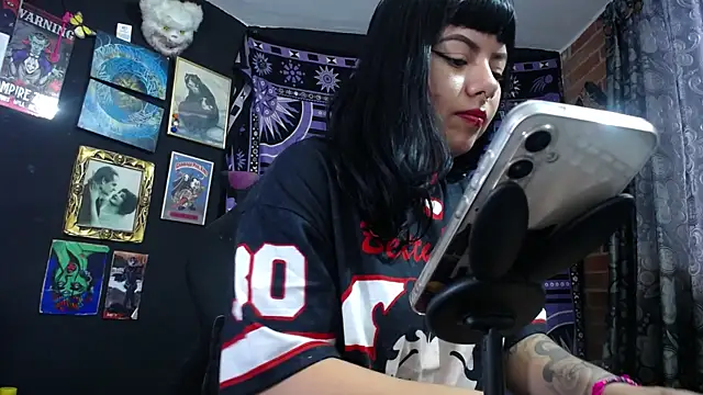 Yourmadame P online show from 29, 7, 2026