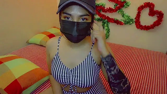 Snapshot of Kiara-Tanvi chatting on 23, 12, 2024 Kiara-Tanvi online show from 23, 12, 2024