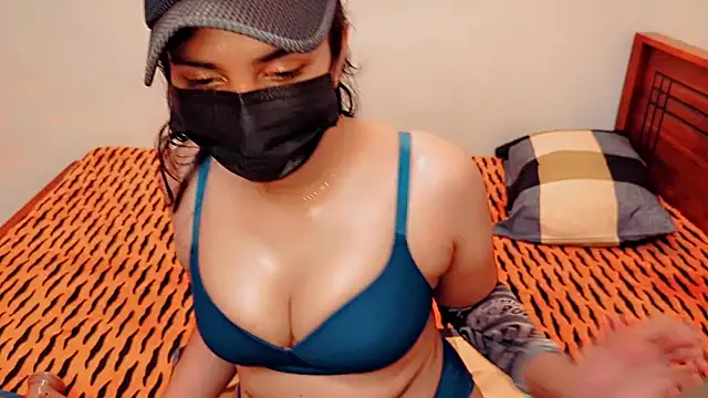 Snapshot of Kiara-Tanvi chatting on 23, 2, 2025 Kiara-Tanvi online show from 23, 2, 2025