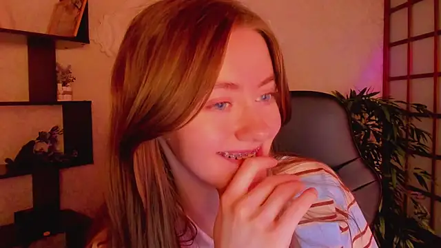 KateCuddle online show from 12, 3, 2025