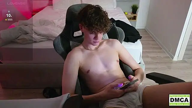 Snapshot of cute_thomas chatting on 1, 2, 2025 cute thomas online show from 1, 2, 2025