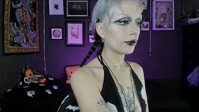 Snapshot of insania_9999_ chatting on 5, 12, 2025 insania 9999 online show from 5, 12, 2025