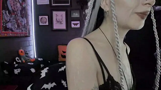 Snapshot of insania_9999_ chatting on 15, 12, 2025 insania 9999 online show from 15, 12, 2025