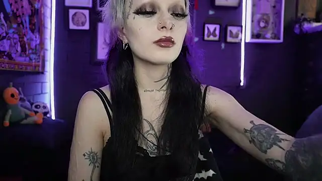 Snapshot of insania_9999_ chatting on 5, 1, 2026 insania 9999 online show from 5, 1, 2026