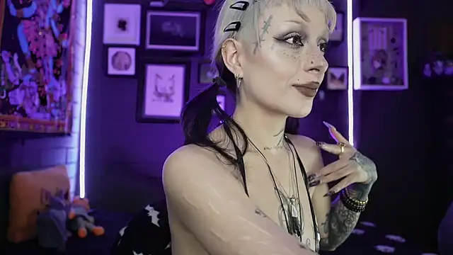 Snapshot of insania_9999_ chatting on 16, 1, 2026 insania 9999 online show from 16, 1, 2026