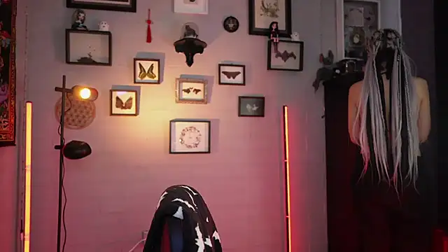 Snapshot of insania_9999_ chatting on 25, 2, 2026 insania 9999 online show from 25, 2, 2026