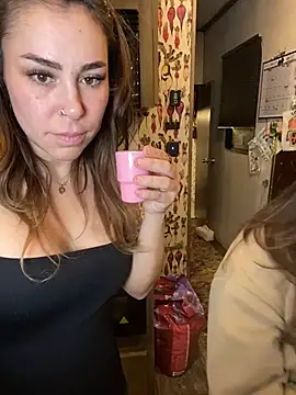 Snapshot of LeaGambit__ chatting on 6, 2, 2025 LeaGambit online show from 6, 2, 2025