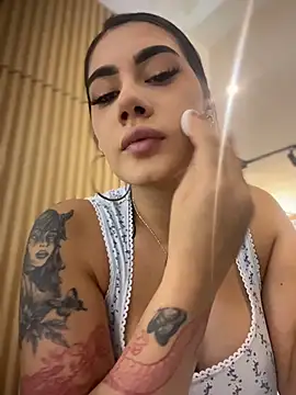 Snapshot of clarachanelricek chatting on 27, 10, 2025 clarachanelricek online show from 27, 10, 2025