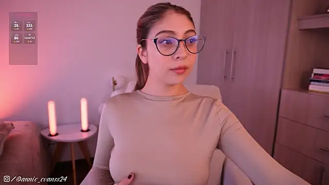 Snapshot of annie24_evans chatting on 2, 11, 2025 annie24 evans online show from 2, 11, 2025